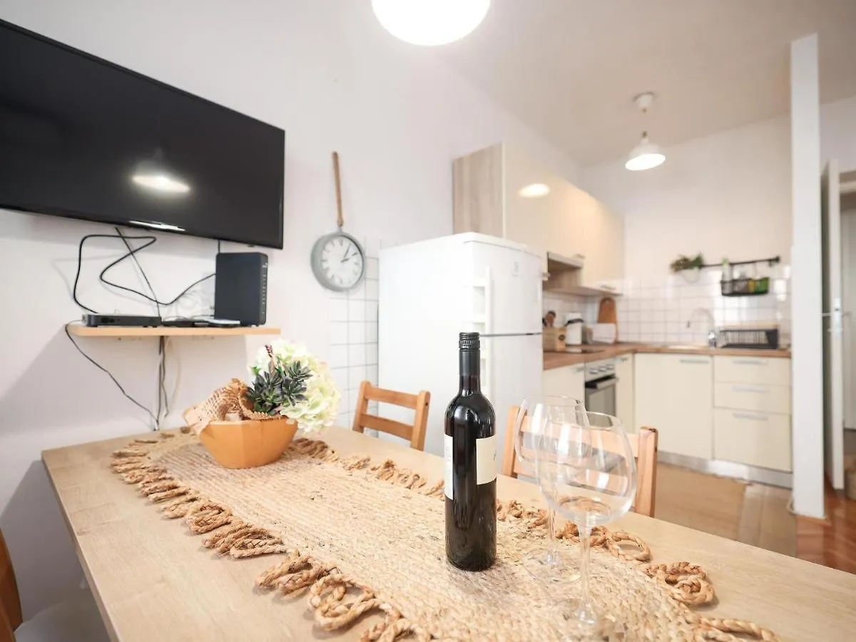 Modern Apartment With Terrace Near Old Town Zadar