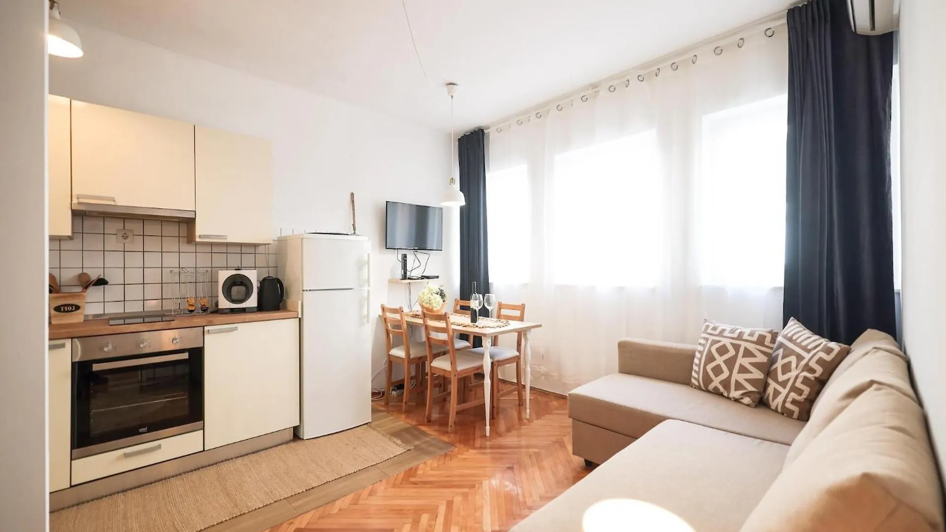 Modern Apartment With Terrace Near Old Town Zadar Croatia