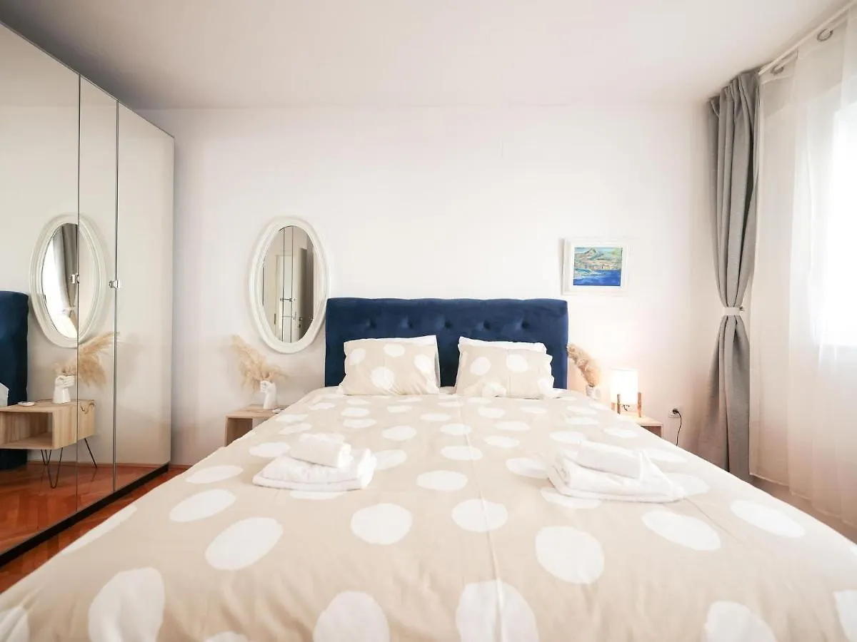 Modern Apartment With Terrace Near Old Town Zara 0*,  Croazia