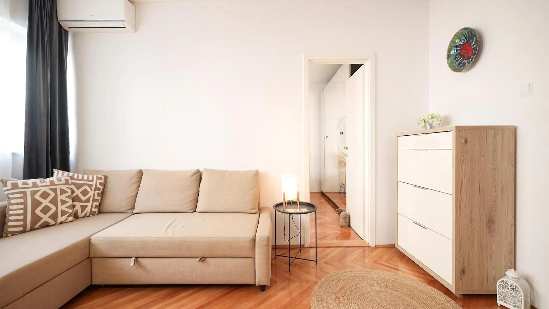 Modern Apartment With Terrace Near Old Town Zara